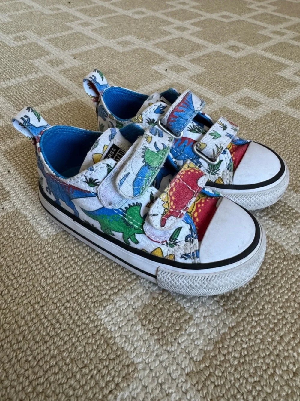Converse Dino Print Velcro Sneakers Canvas Low Top Multicolor Size 6 Infant